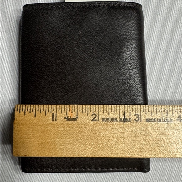 (2) NWT Rolf’s genuine leather tri-fold men’s wallets. 1 brown & 1 black - Picture 9 of 12